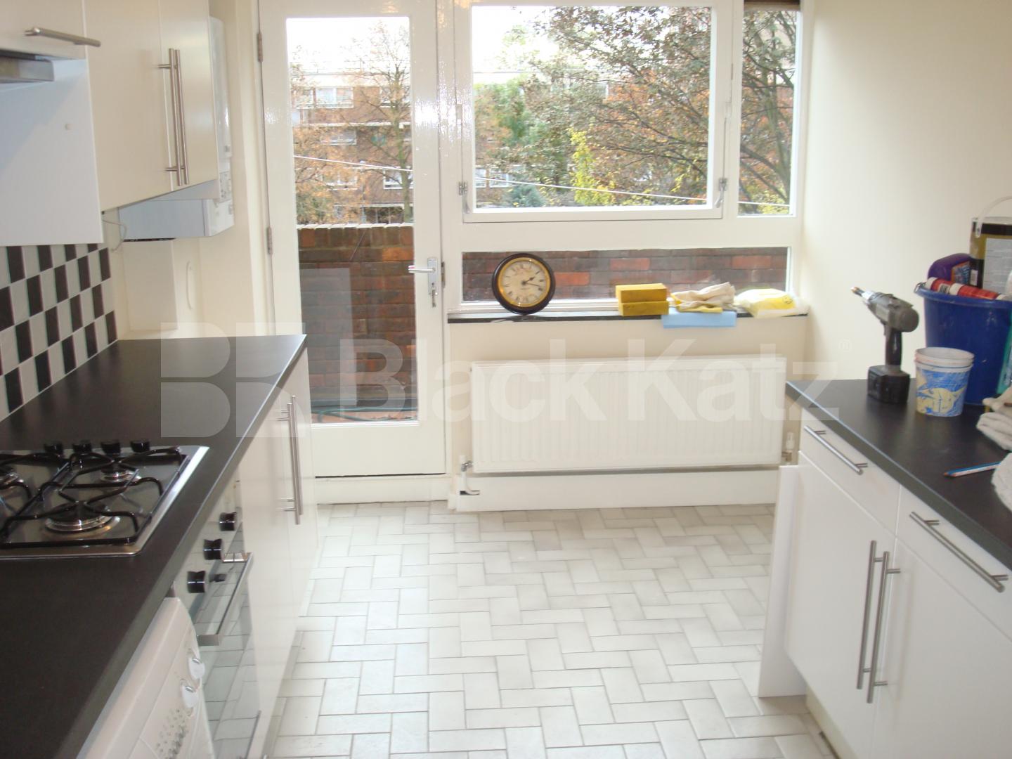 			New Instruction, 3 Bedroom, 1 bath, 1 reception Flat			 Airdrie close, Caledonian road / Kings cross